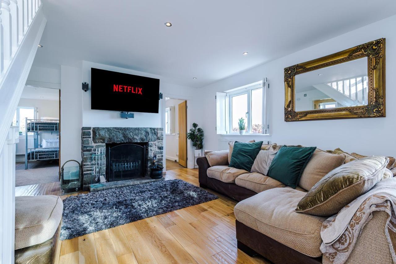 "Woodlands" By Greenstay Serviced Accommodation - Luxury 3 Bed Cottage In North Wales With Stunning Countryside Views & Parking - Close To Glan Clwyd Hospital - The Perfect Choice For Contractors, Business Travellers, Families And Groups Bodelwyddan 외부 사진