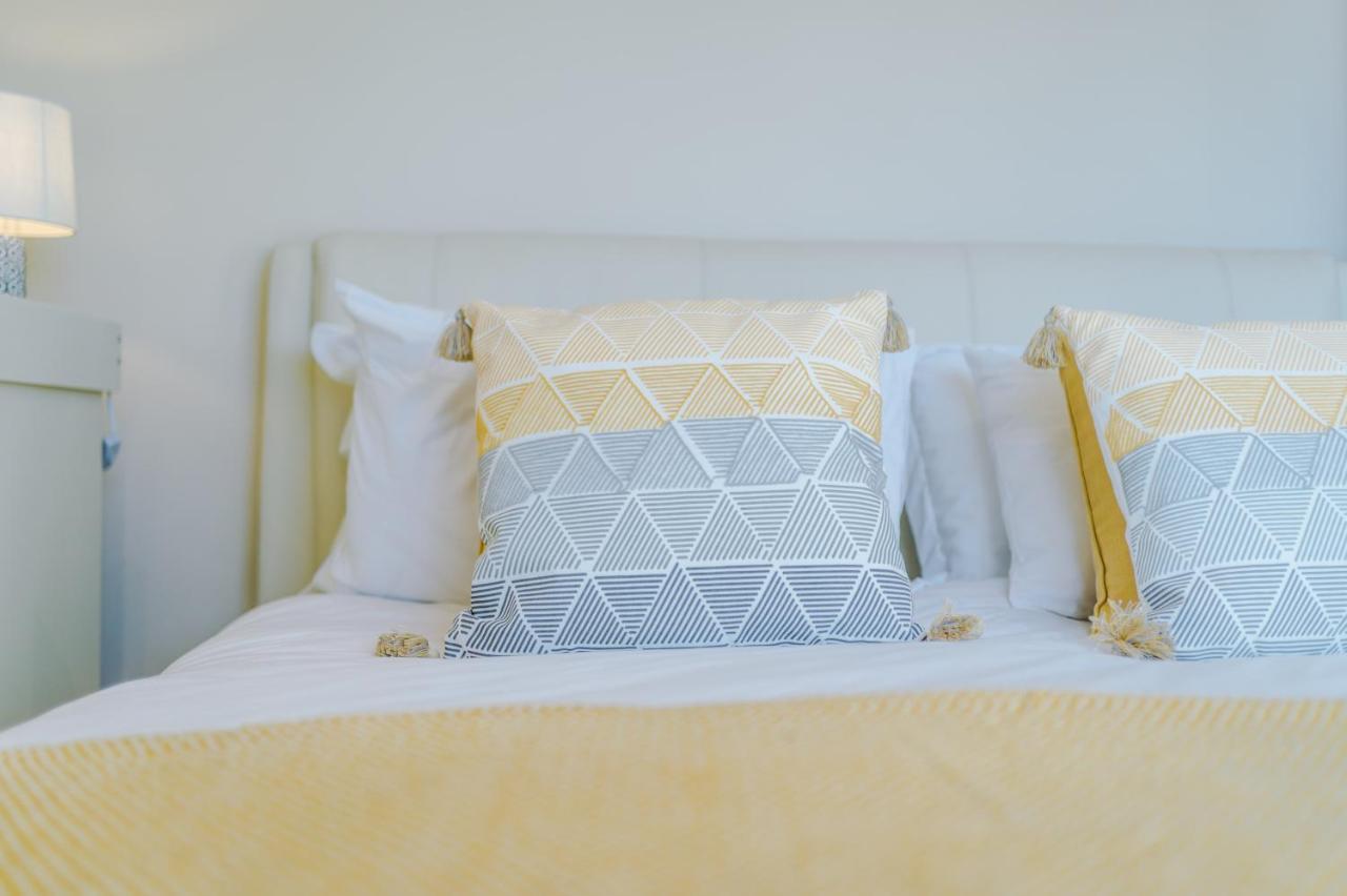 "Woodlands" By Greenstay Serviced Accommodation - Luxury 3 Bed Cottage In North Wales With Stunning Countryside Views & Parking - Close To Glan Clwyd Hospital - The Perfect Choice For Contractors, Business Travellers, Families And Groups Bodelwyddan 외부 사진